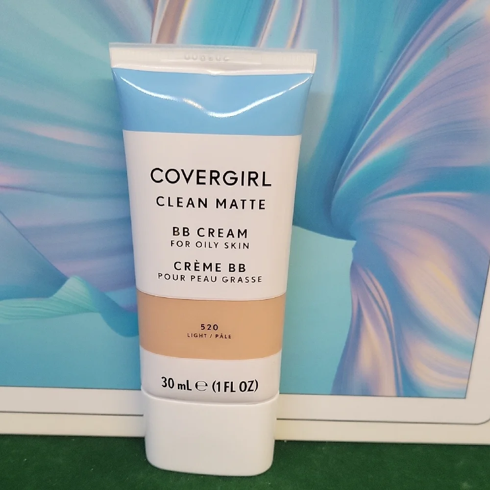 COVERGIRL Clean Matte BB Cream 30ml New Sealed Tube - 520 Light/Pale